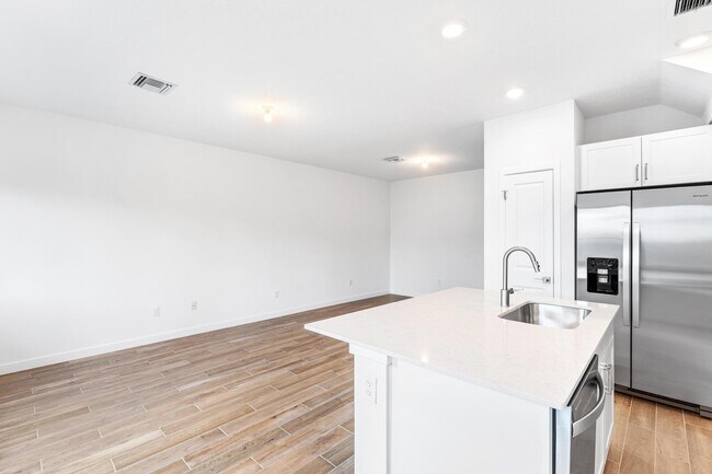 Building Photo - 5024 Elderberry St