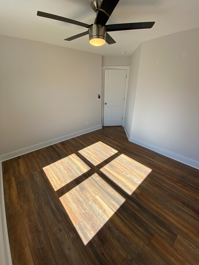 Building Photo - Room in House on Edgerton Dr
