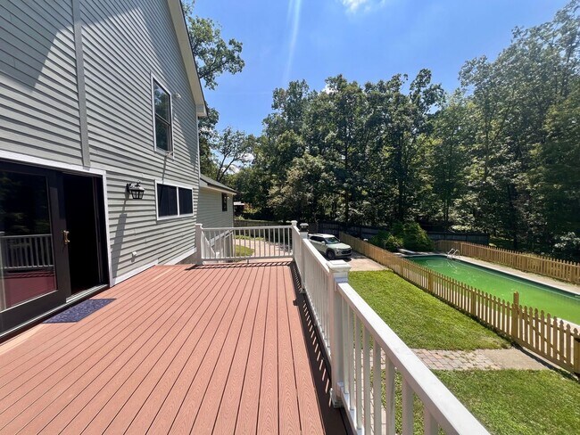 Building Photo - Cranberry - 6 bedroom 4 bathroom - Stunnin...