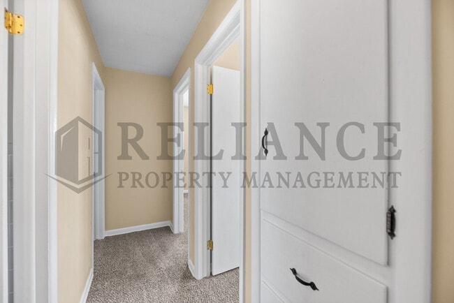 Building Photo - 3052 S Bonn Ave