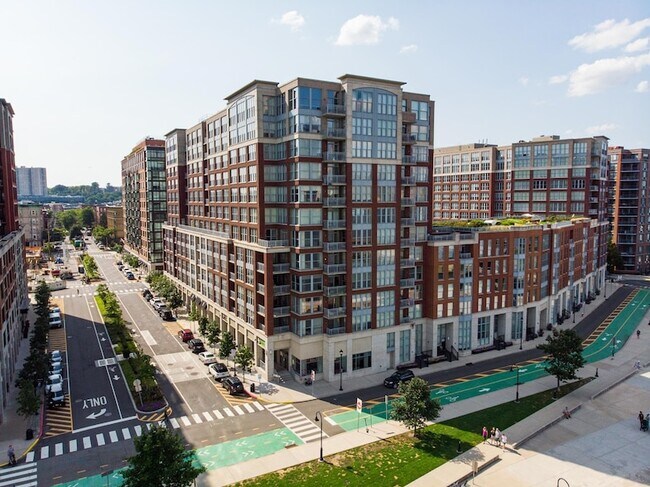 Building Photo - 1100 Maxwell Ln