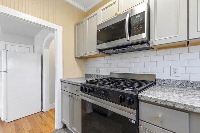 Building Photo - 1690 N Main St