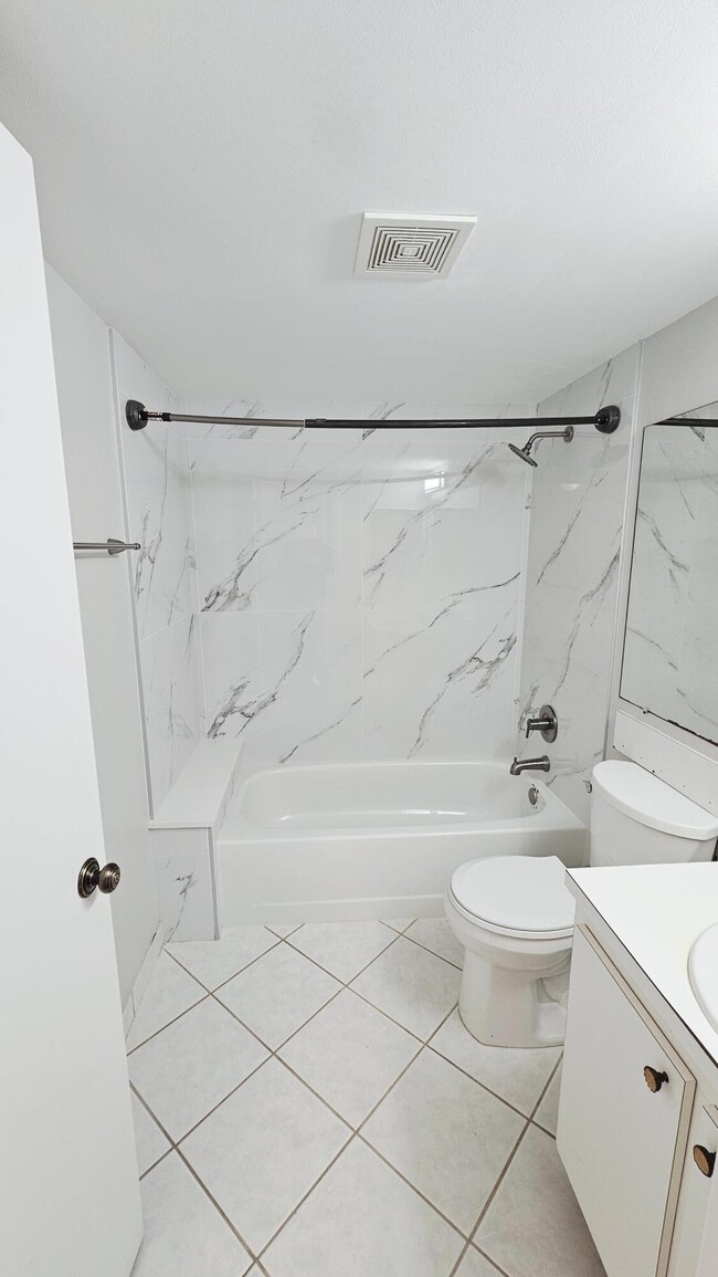 Building Photo - 1109 Green Pine Blvd