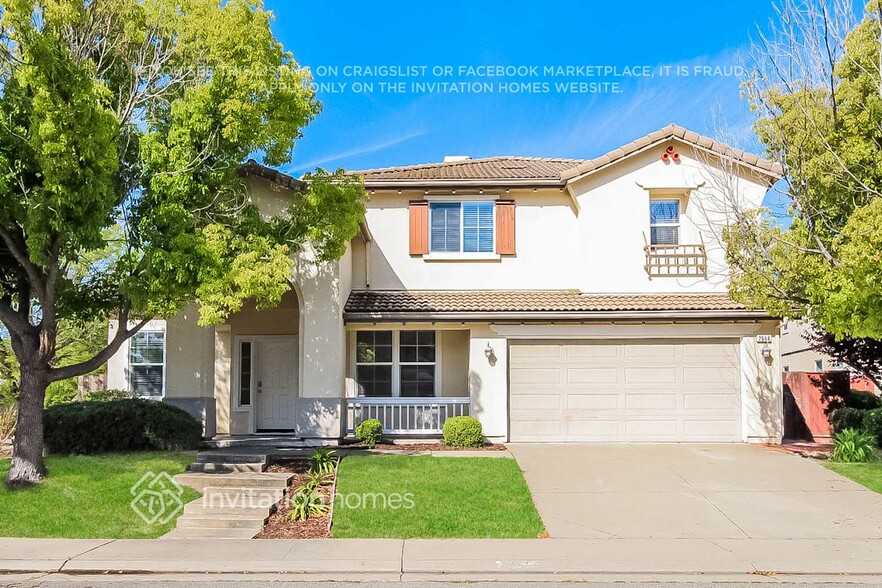 Primary Photo - 2556 Hawk Crest Dr
