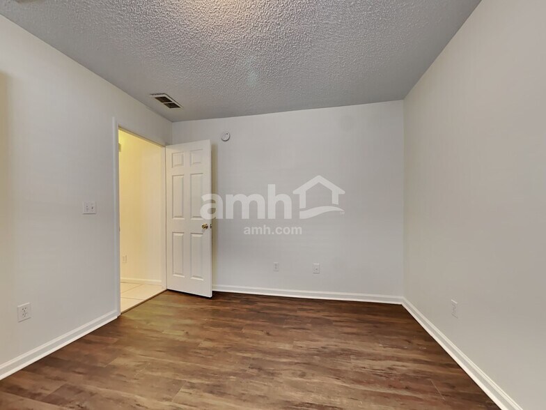 Building Photo - 4511 Loveland Pass Dr E