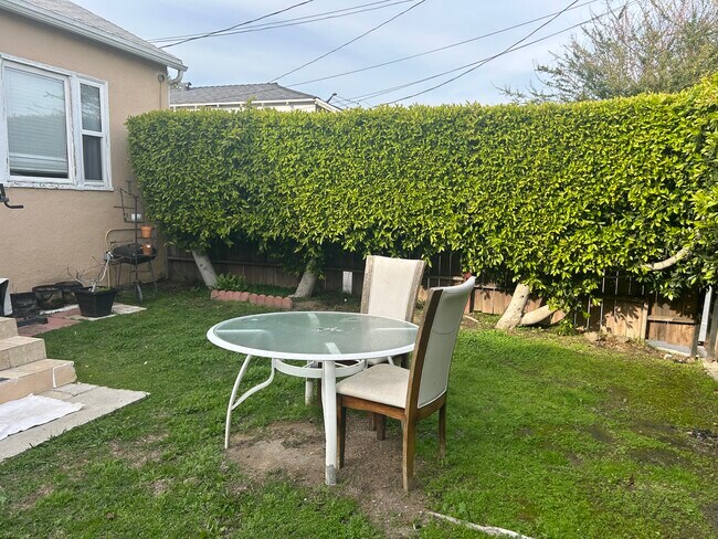 Building Photo - 243 W Elm Ave