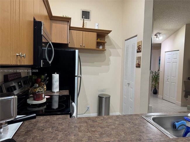 Building Photo - 9446 SW 140th Ct