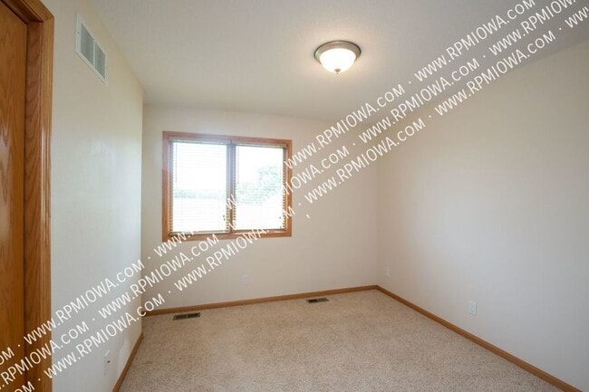 Building Photo - 505 W Park Ave
