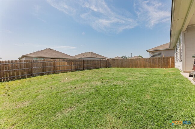 Building Photo - 2306 Aylesbury Dr