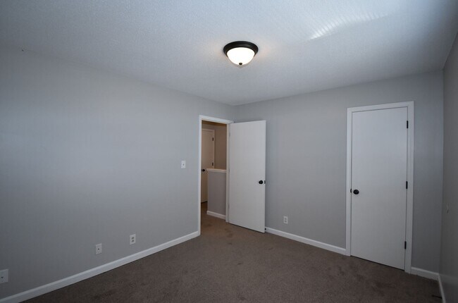 Building Photo - 3264 Tower Dr