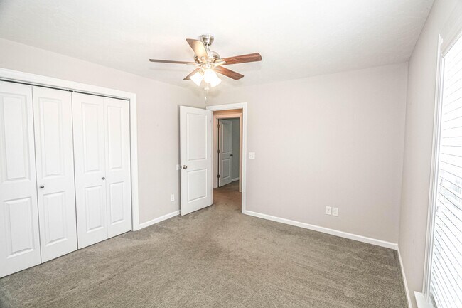 Building Photo - 987 Glenhaven Dr