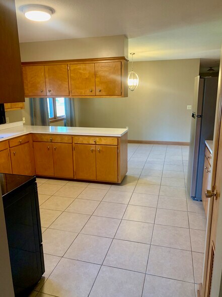 Kitchen - 2304 N Sycamore St
