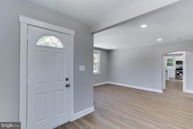 Building Photo - 1227 Tyler Ave