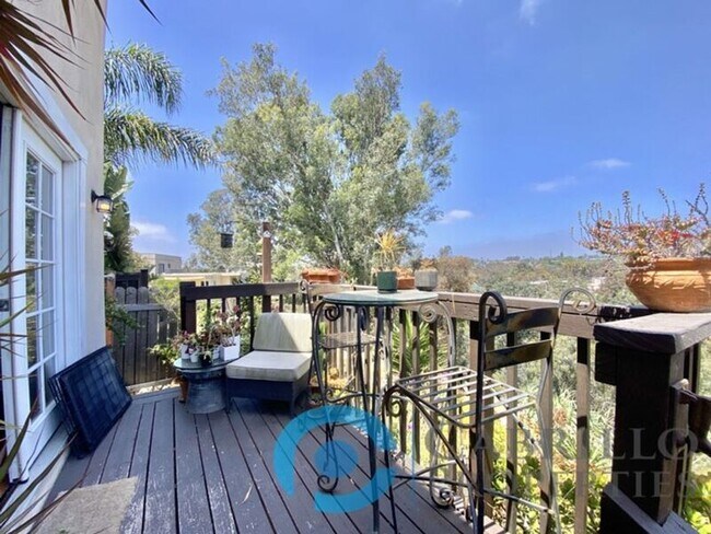 Building Photo - 3964 Manzanita Dr