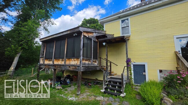 Building Photo - 928 Mt Philo Rd