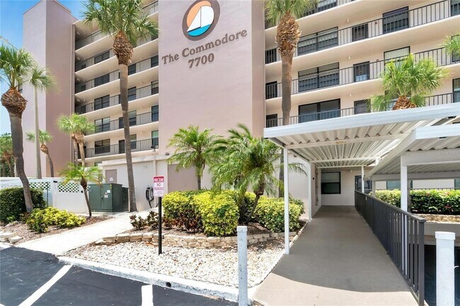 Building Photo - 7700 Sun Island Dr S