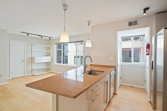 Building Photo - 1439 Chapin St NW