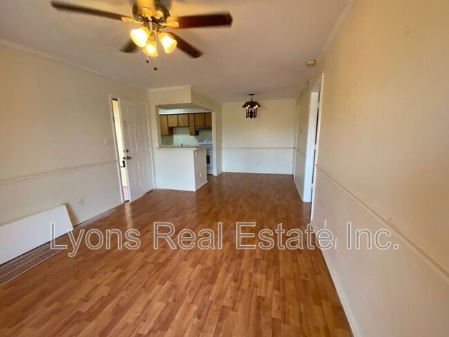 Building Photo - 2855 Winkler Ave