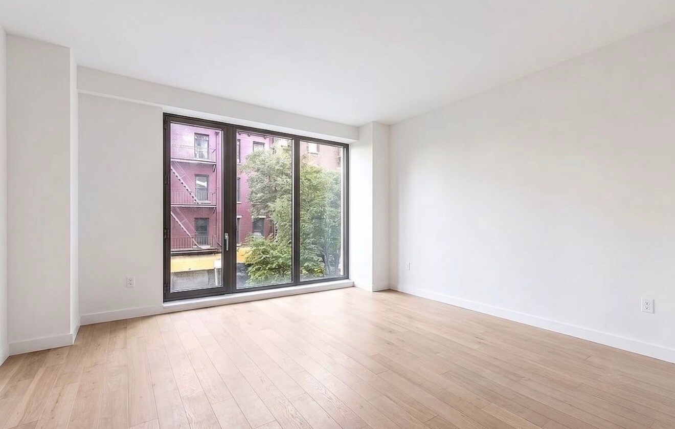 Building Photo - 446 W 44th St