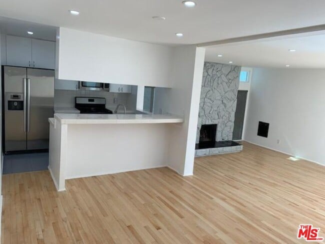 Building Photo - 25 Privateer St