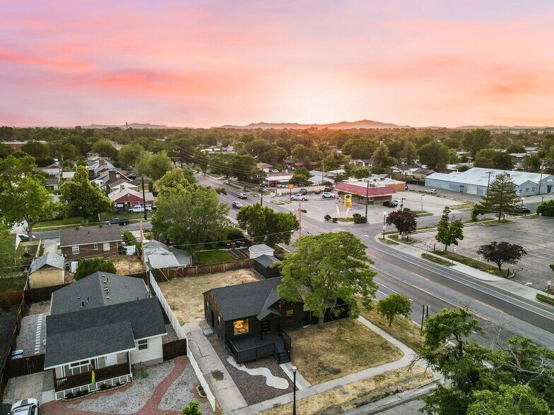 Building Photo - 983 N Poinsettia Dr