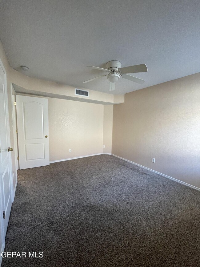 Building Photo - 3425 Scarlet Point Dr