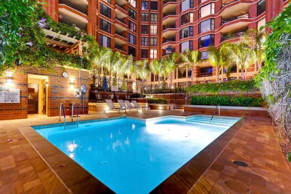 Building Photo - 500 W Harbor Dr