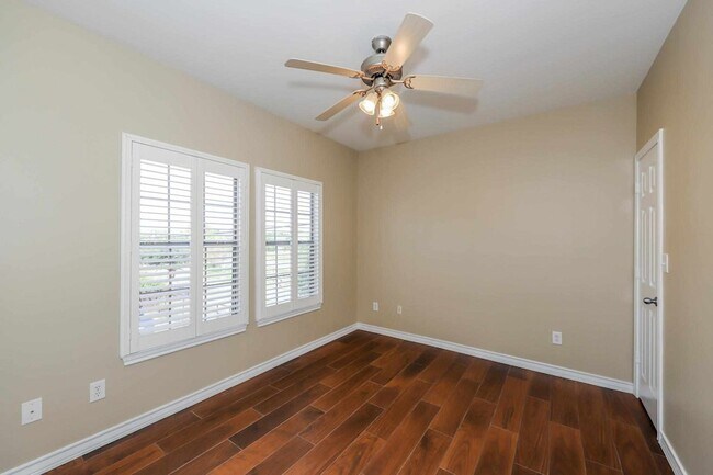 Building Photo - 2445 Monarch Dr