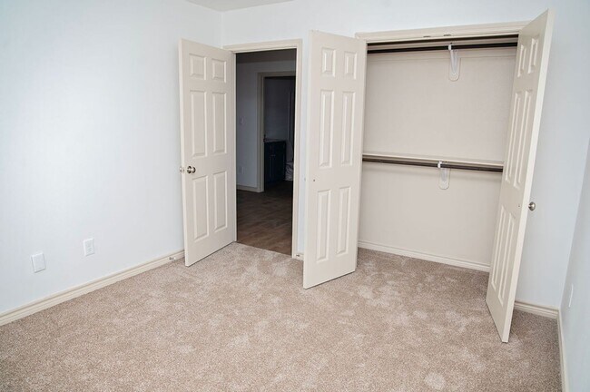 Building Photo - Modern Comfort in Lee High School District...