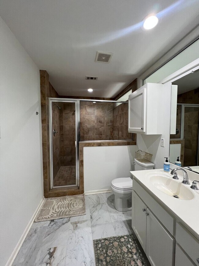 Building Photo - Spacious 3-Bedroom Home for Rent!