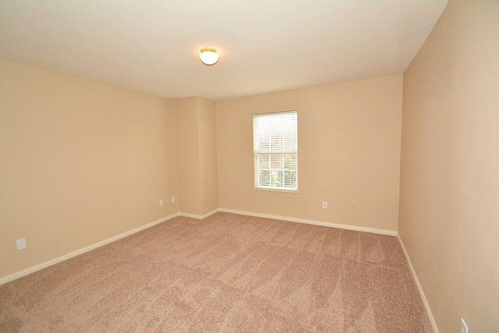 Building Photo - 4768 Beach Club Dr