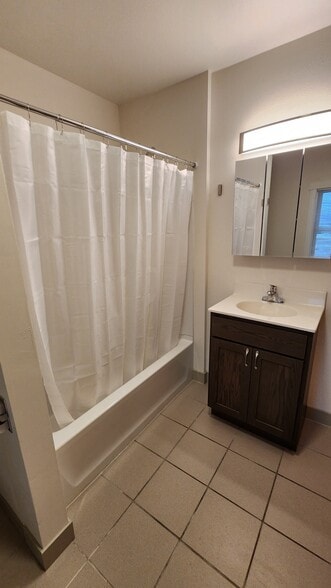 Building Photo - 609 Rose St