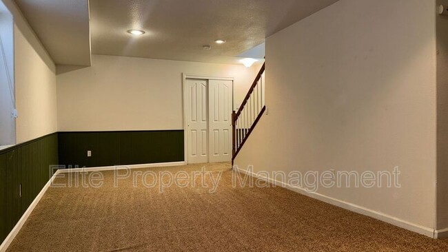 Building Photo - 761 S Laurue Dr