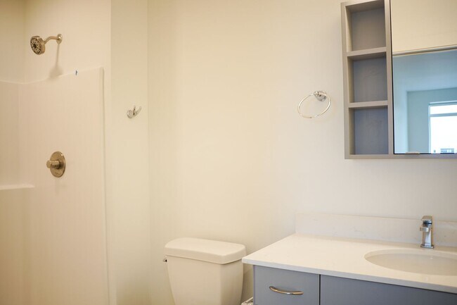 Building Photo - Modern 3rd Floor Studio with Condo-Grade Finishes!