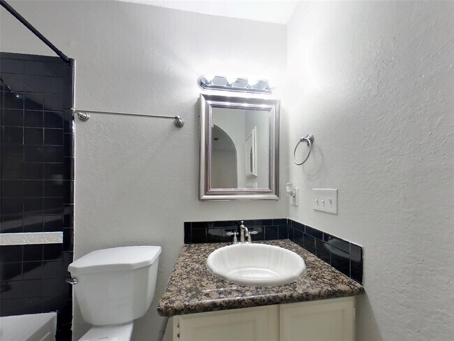 Building Photo - 1201 Hilburn Ct