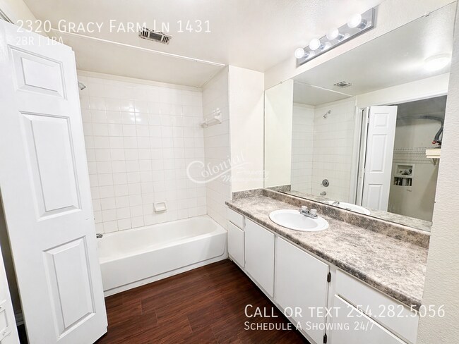 Building Photo - 2320 Gracy Farms Ln