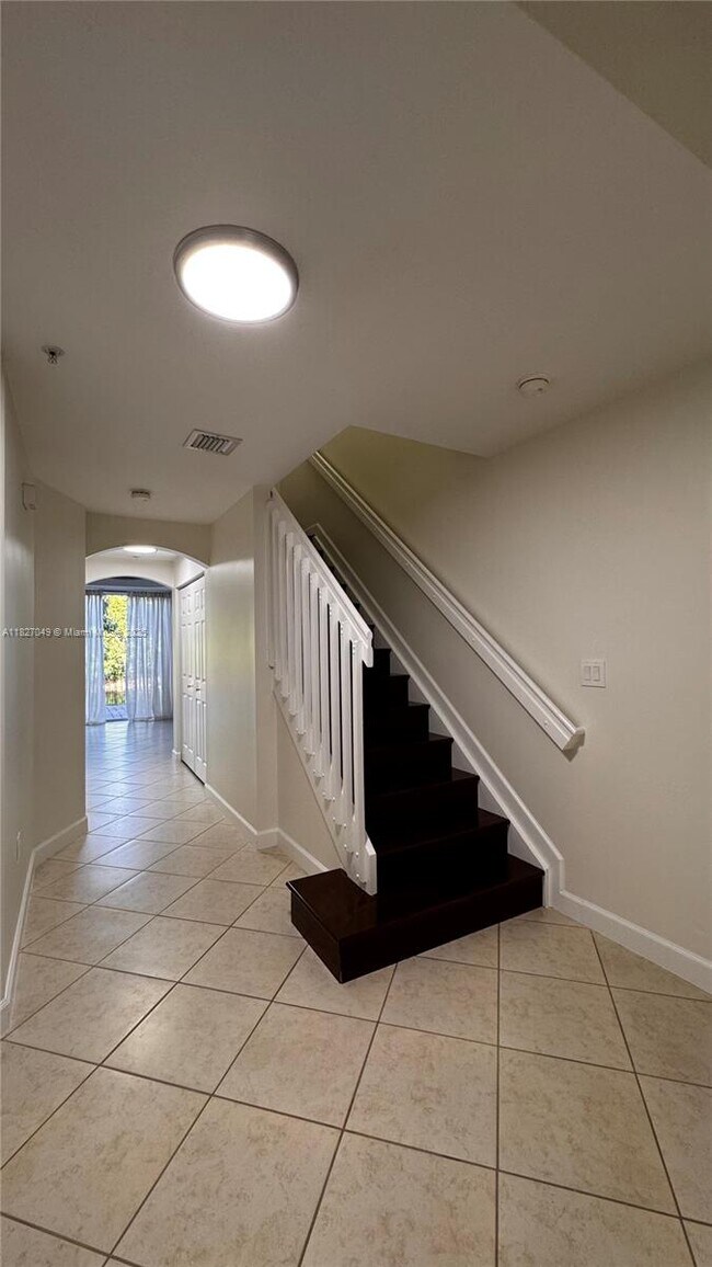 Building Photo - 985 SW 143rd Ave