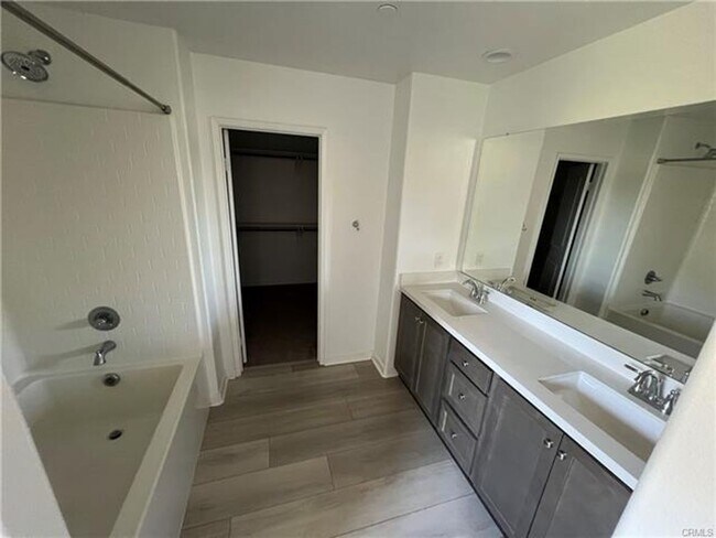 Building Photo - Stunning Canyon Hills Home