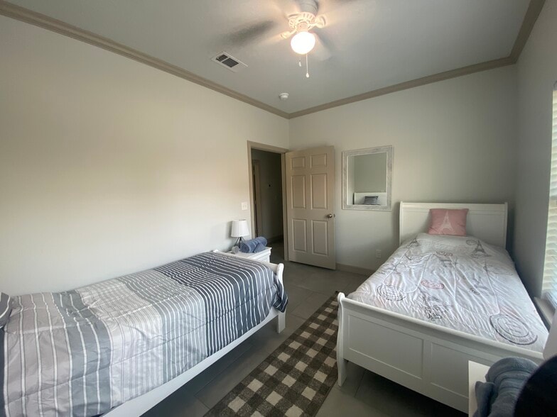 Bedroom 1 - 2925 Pecos St