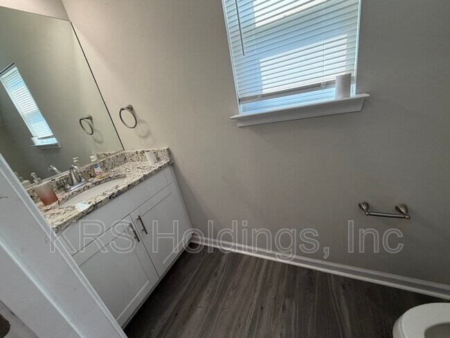 Building Photo - 125 Charlotte Ave