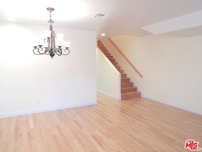 Building Photo - 2018 Hillcrest Dr
