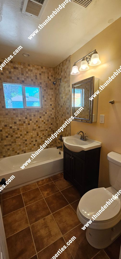 Building Photo - Cute remodeled one bedroom