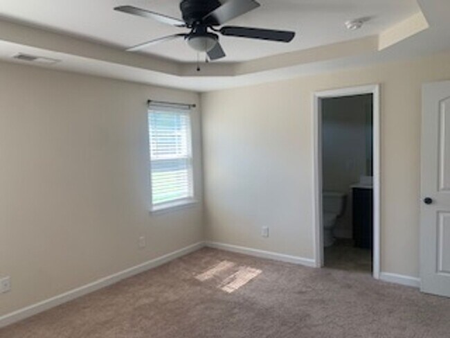 Building Photo - 200 Leeward Landing
