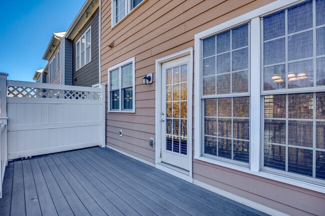 Building Photo - Fabulious Townhome in Baxter Village, Fort...