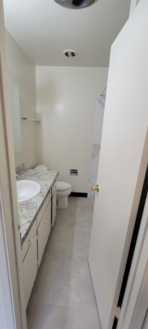 Building Photo - This is a great 1-bdr right in the heart o...