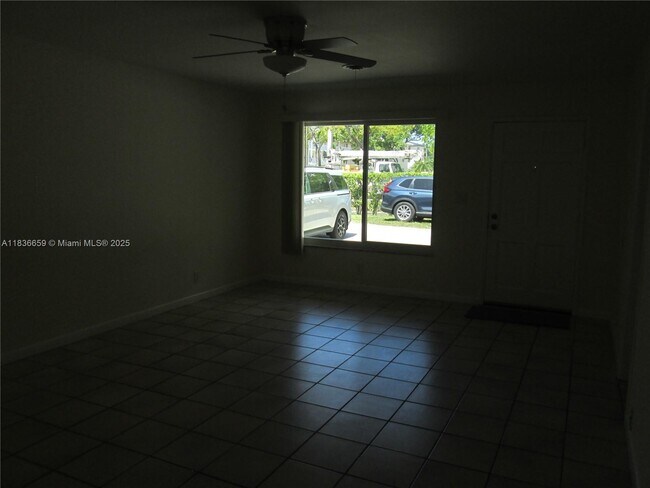 Building Photo - 4831 Bayview Dr