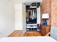 Building Photo - Bushwick Exposed brick, 23 mins to Manhatt...