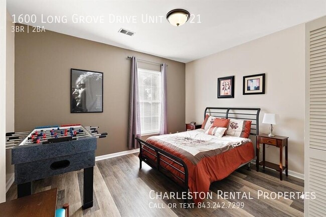 Building Photo - 1600 Long Grove Dr