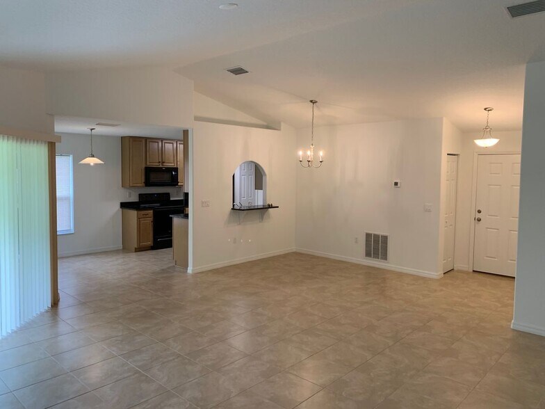 Building Photo - 36 Renshaw Dr