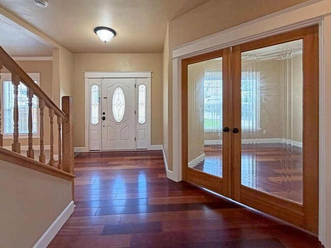 Building Photo - 520 Honeysuckle Ln